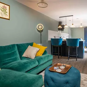 Apartment Stylish Modern 1 Bedroom, Centre, Bath